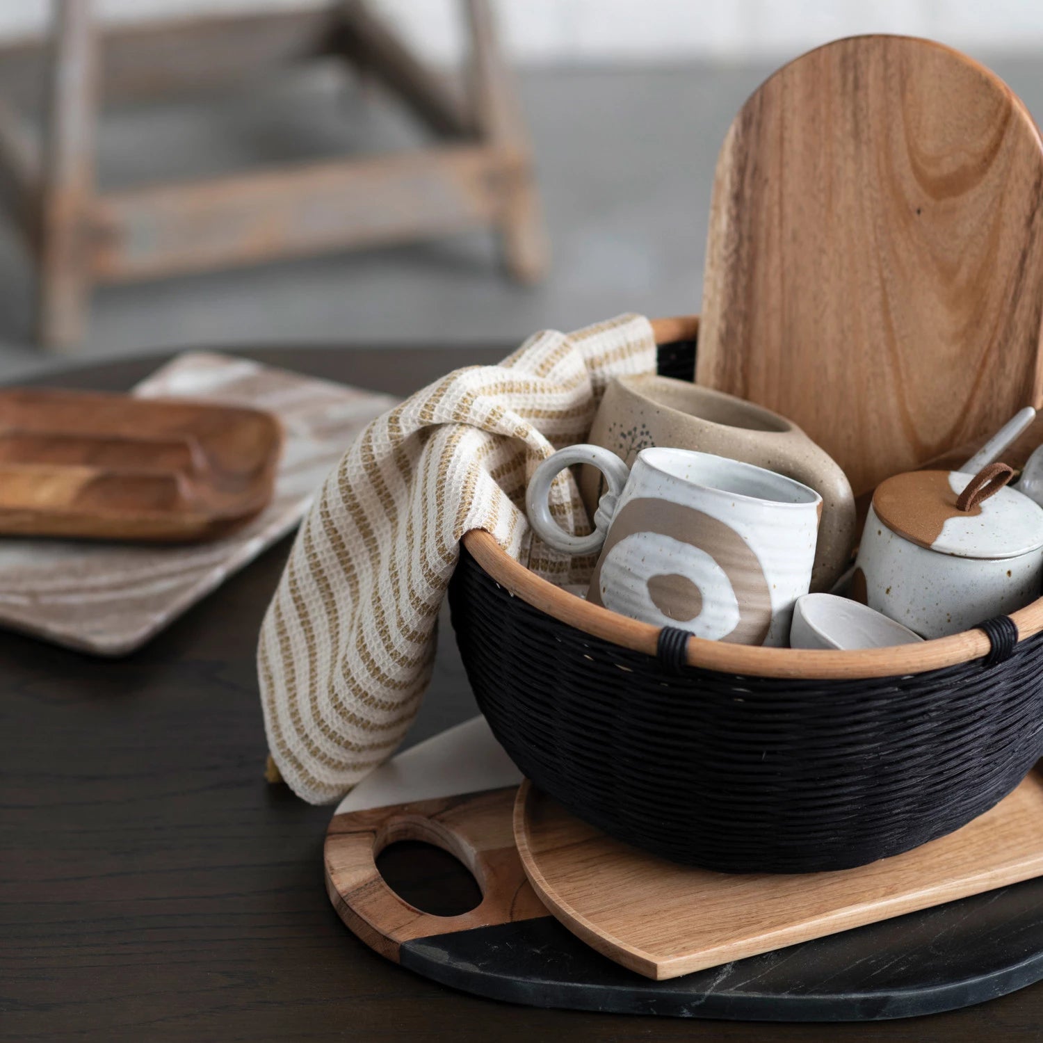 Suar Wood Arched Cheese/Cutting Board*