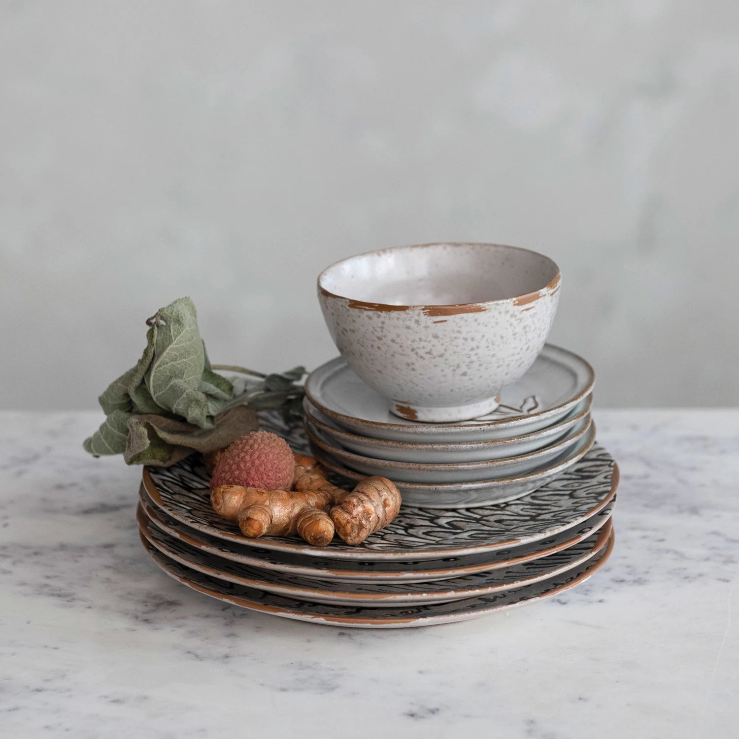 White & Black Round Stoneware Plate Assorted