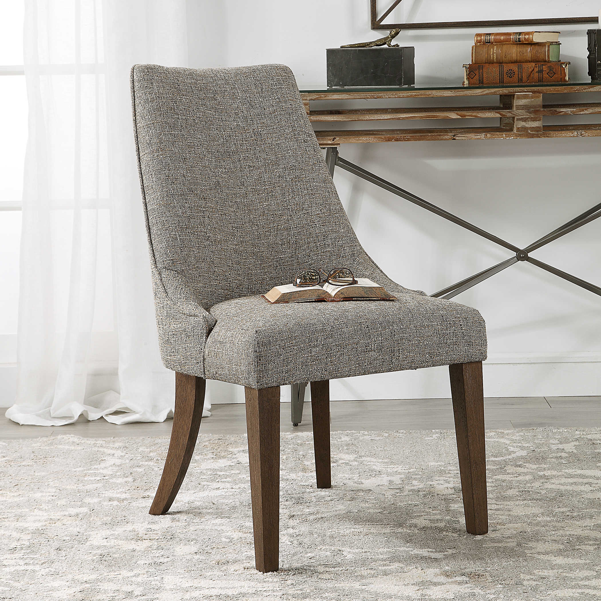 Daxton Armless Chair