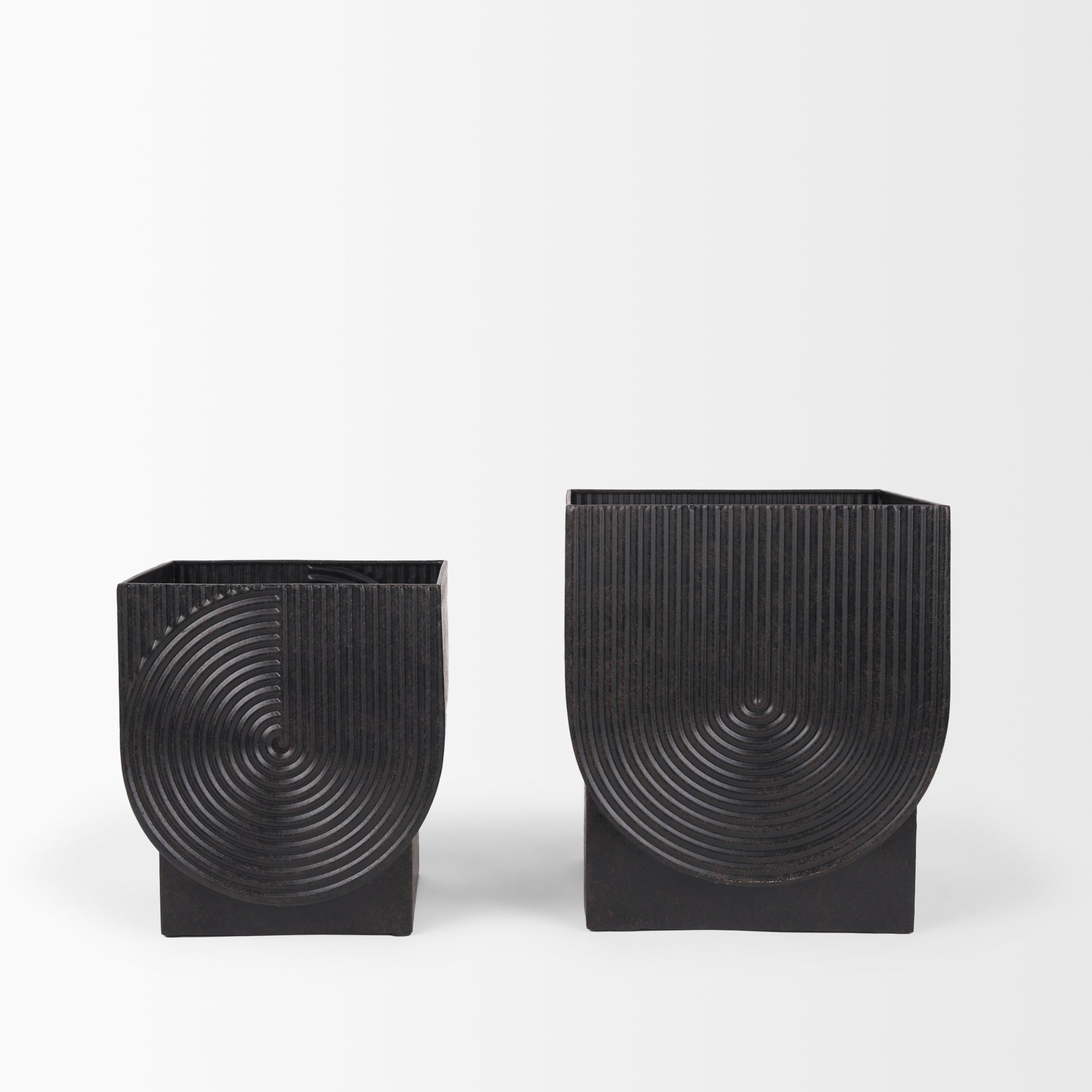 Medina Antiqued Black Metal Planters